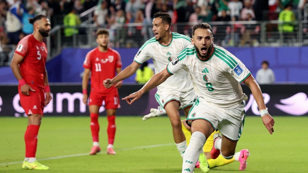 Argelia remonta a Jordania y sigue con vida en el Mundial