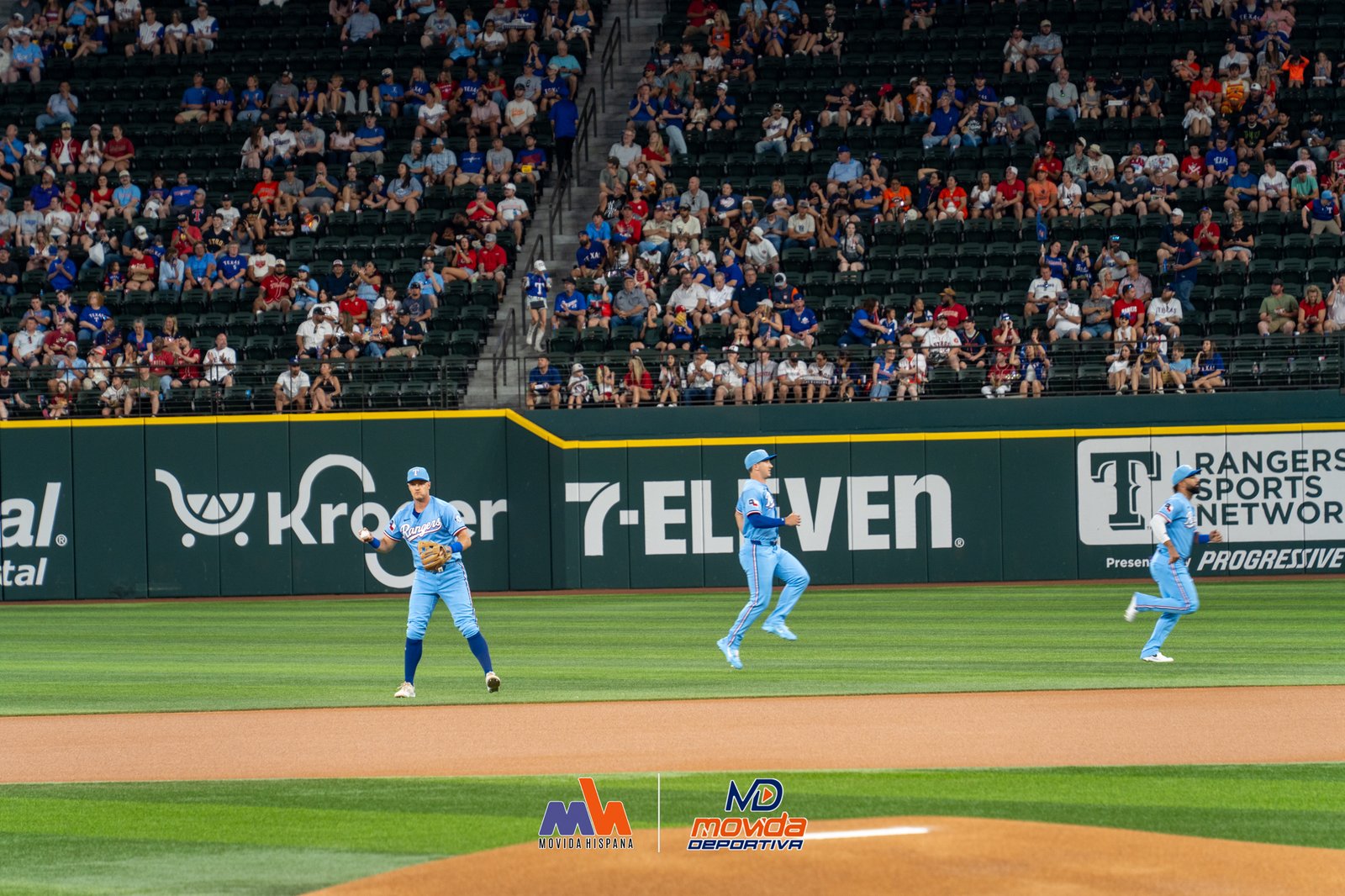 Rangers se quedan con la serie ante los Astros tras un dramático cierre en Arlington