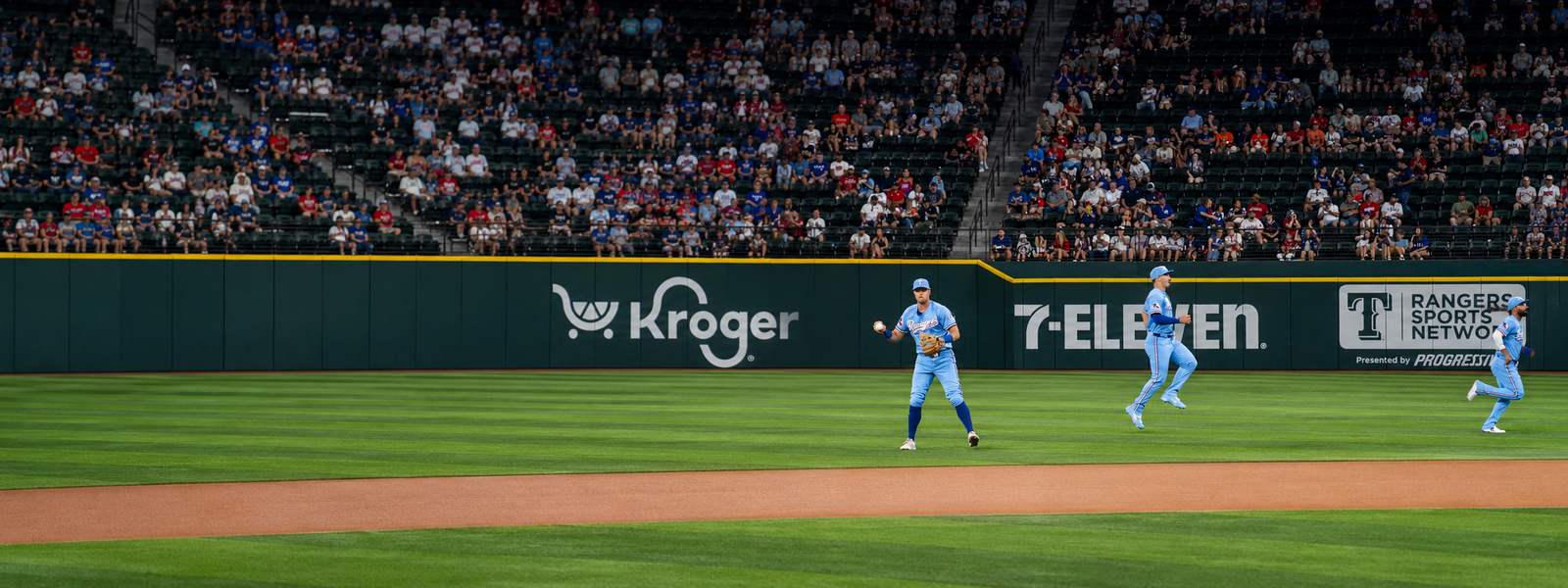 Rangers se quedan con la serie ante los Astros tras un dramático cierre en Arlington