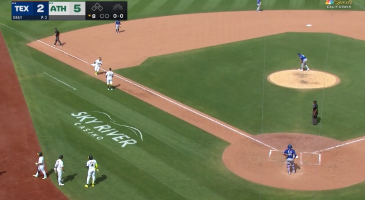 Texas Rangers vuelve a Arlington tras caer 5-2 ante Athletics